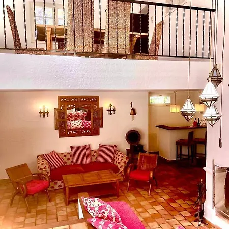 Villa La Rose Konukevi *